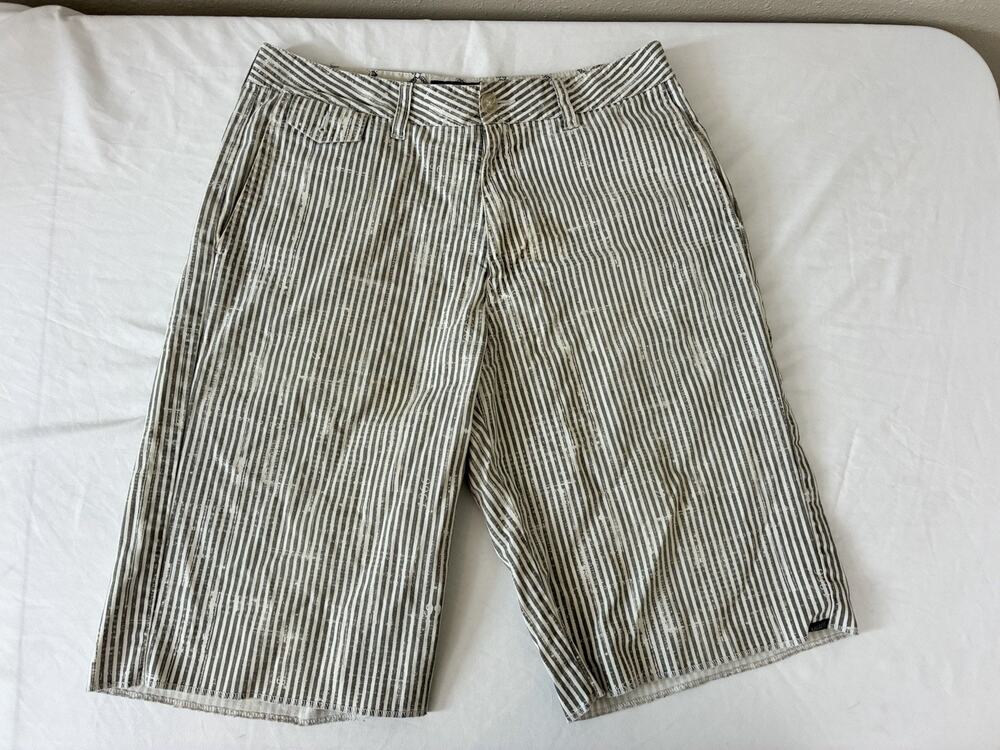 Van’s men’s striped flat front short size 30